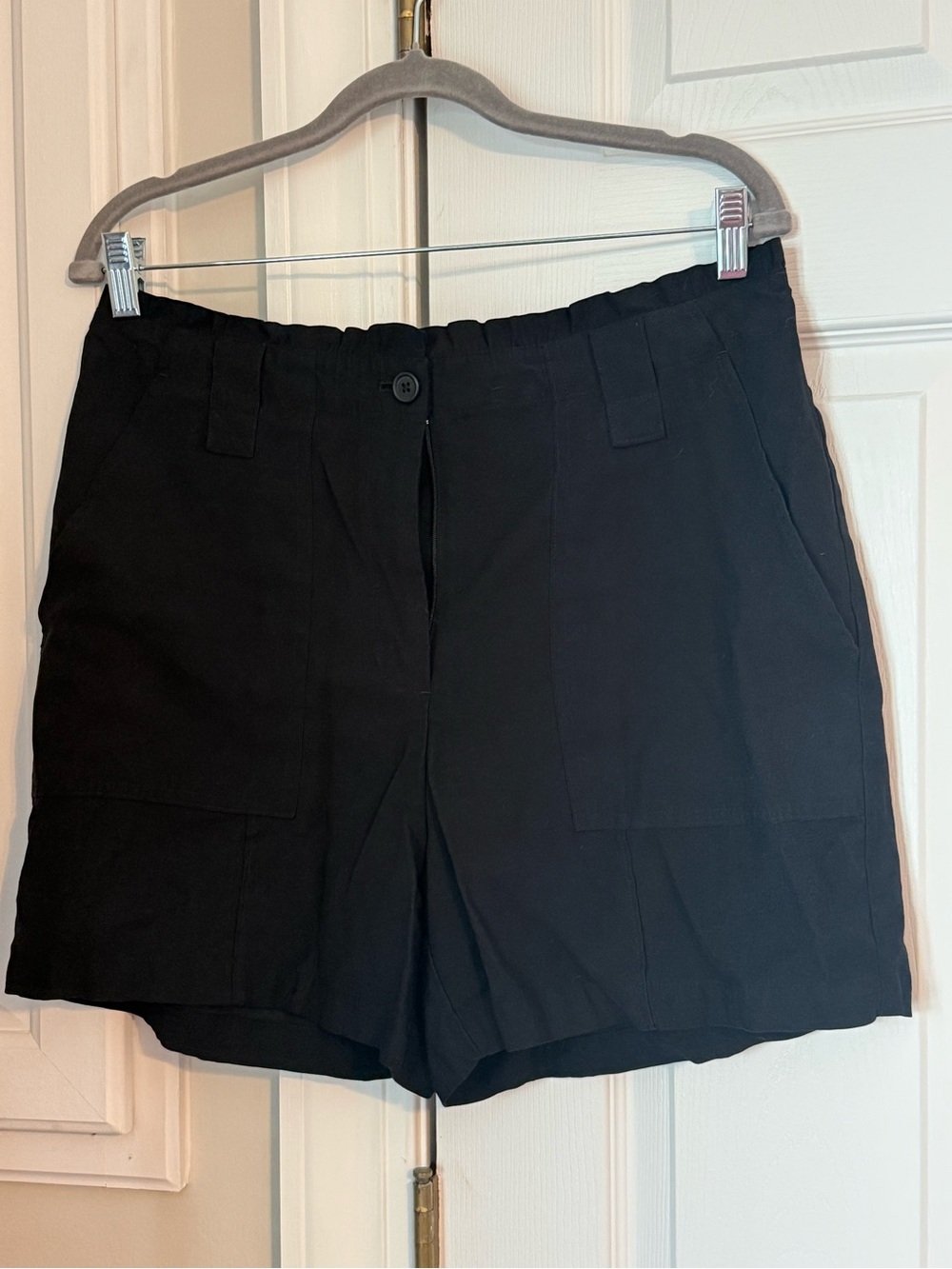 Nine West Women’s Black Cargo Shorts Size L – Pull-On Waist & Utility Pockets